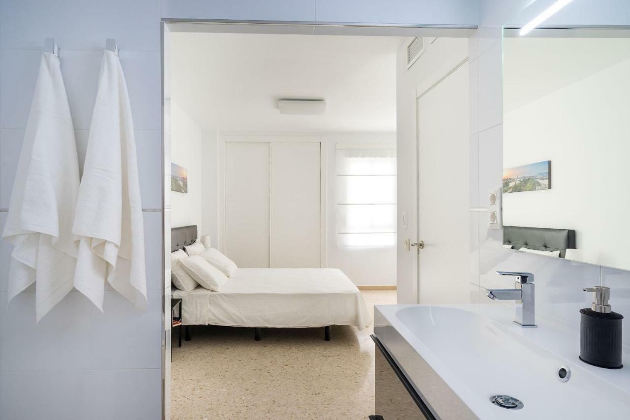 Arcos Beach Infostays - Free Parking Málaga Eksteriør billede